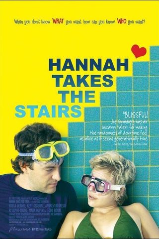 Hannah Sobe as Escadas