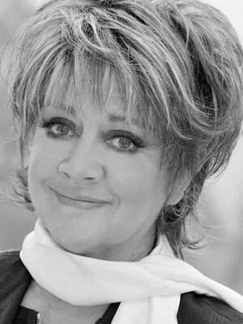 Amanda Barrie