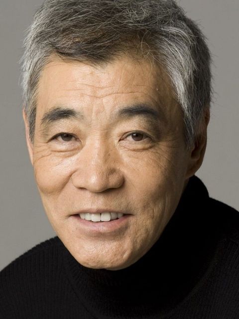 Akira Emoto