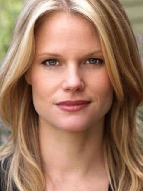 Joelle Carter