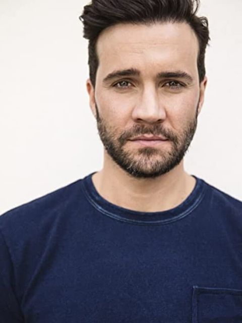 Gil McKinney