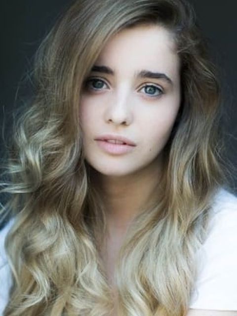 Holly Earl